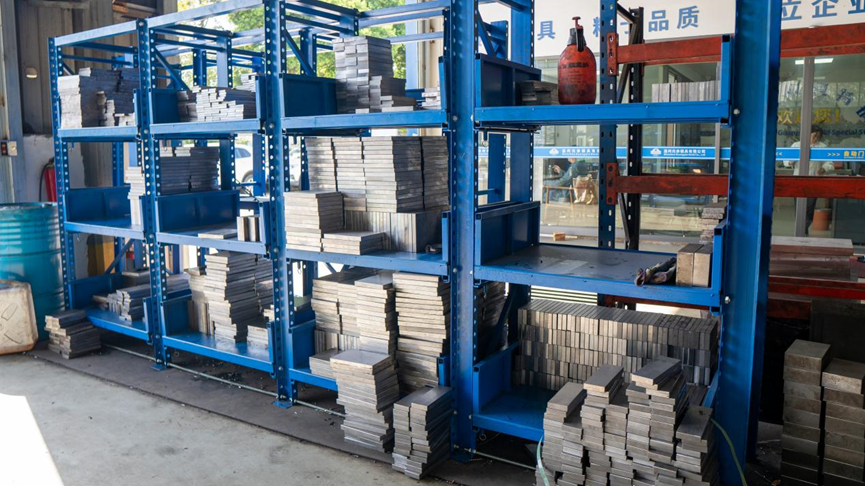 4 Key Factors for Choosing the Right Mold Steel